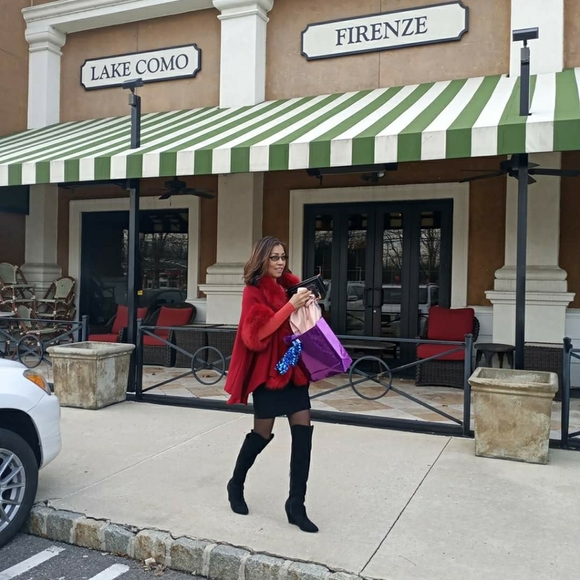 Dresses - Picture 1 of 8